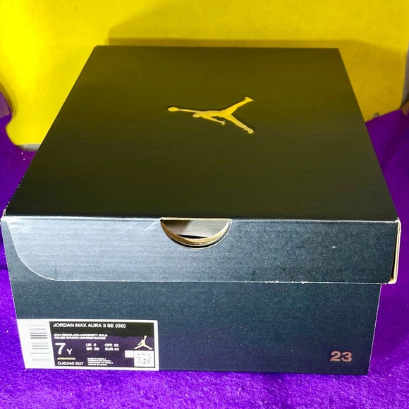 Jordan Max Aura 3 SE Gym Red Black University Gold DJ6245 607 Men’s 7 Wmns 8.5 - Picture 9 of 12